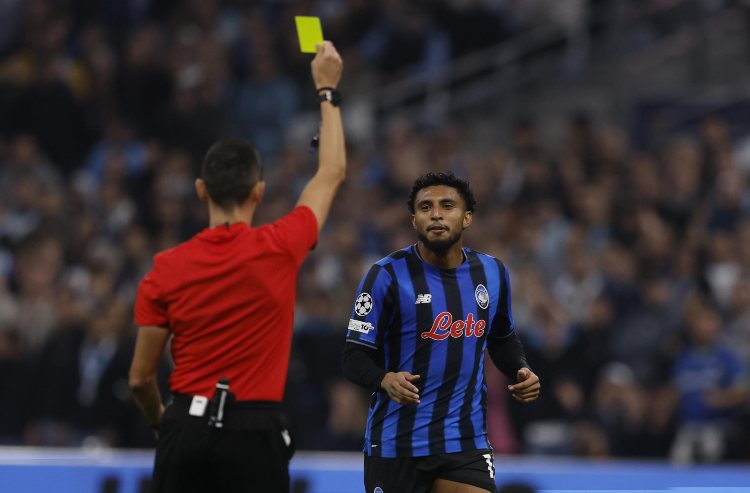 Ederson in azione con la maglia dell'Atalanta in Champions League