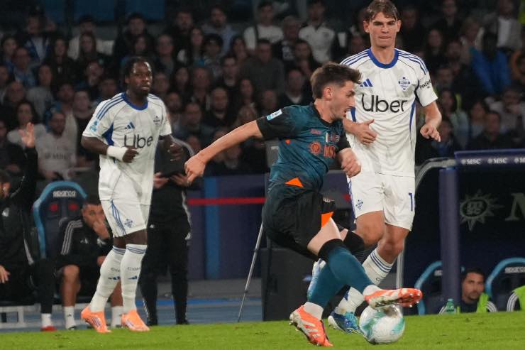 Napoli, Gilmour in campo contro il Como