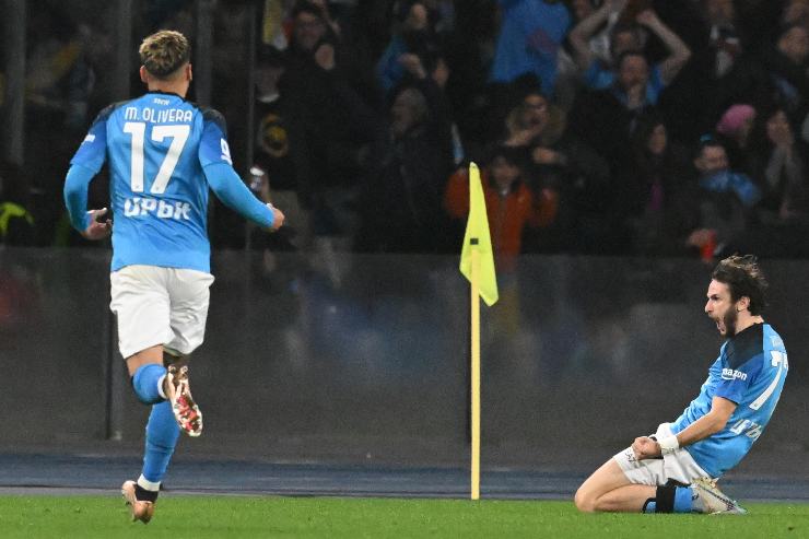 Kvicha Kvaratskhelia esulta dopo aver segnato al Maradona nella sfida tra Napoli e Atalanta nel 2023