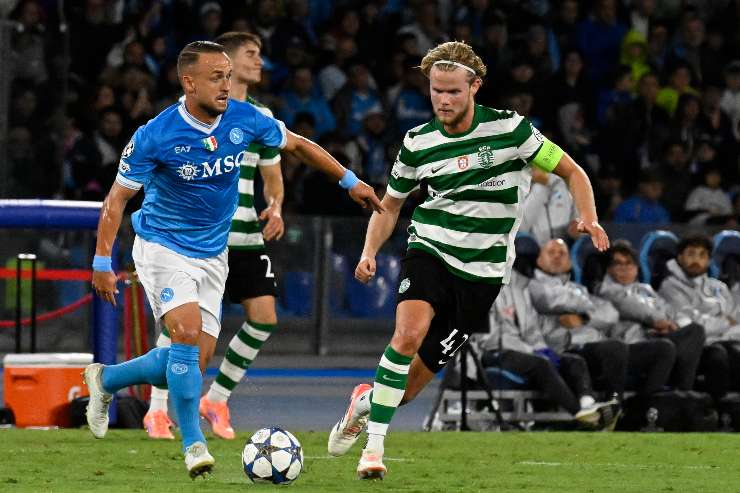 Lobotka in possesso palla su pressione di Hjulmand