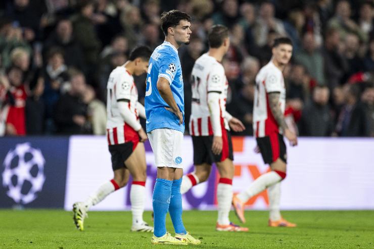 Miguel Gutiérrez in campo con il Napoli durante una partita di Champions League al Philips Stadion