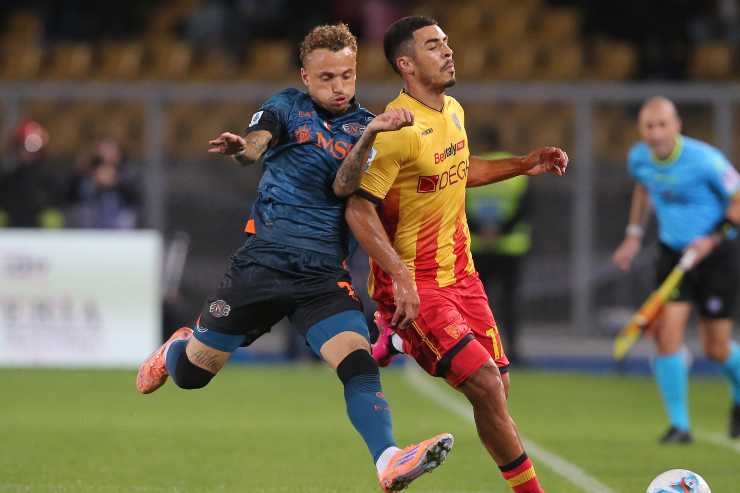 Noa Lang con la maglia del Napoli