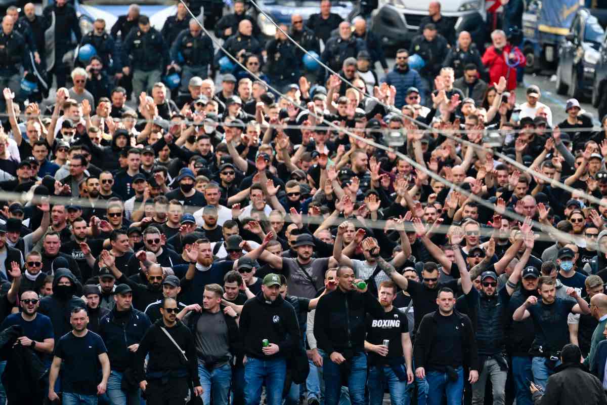 Il divieto non basta: tifosi dell’Eintracht pronti a invadere Napoli, sta succedendo in queste ore Il divieto non basta: tifosi dell’Eintracht pronti a invadere Napoli, sta succedendo in queste ore