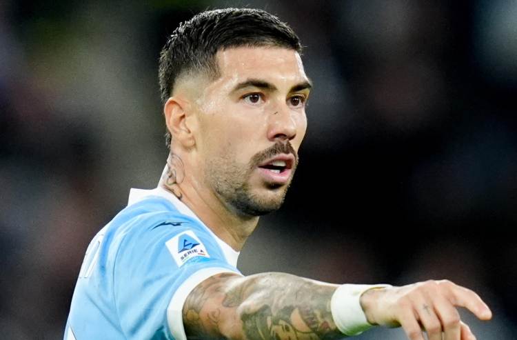 Mattia Zaccagni con la maglia della Lazio in un match di Serie A 2025/2026