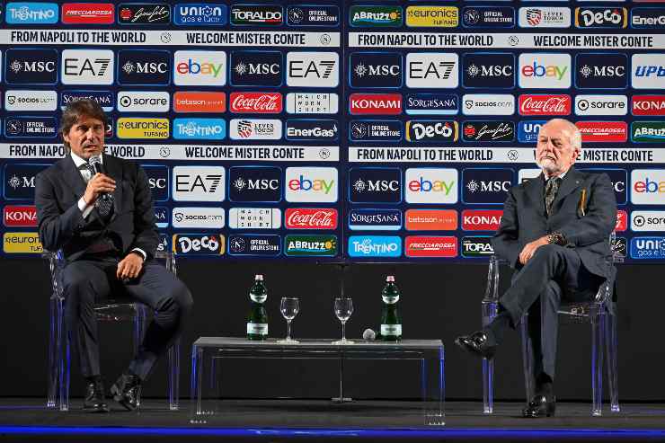 Antonio Conte e Aurelio De Laurentiis durante la presentazione dell'allenatore a Napoli