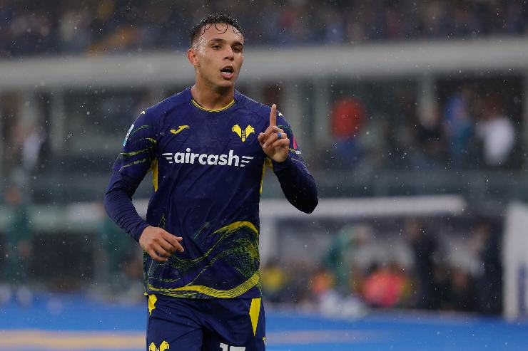 Giovane esulta dopo il gol siglato contro l'Inter con la maglia del Verona