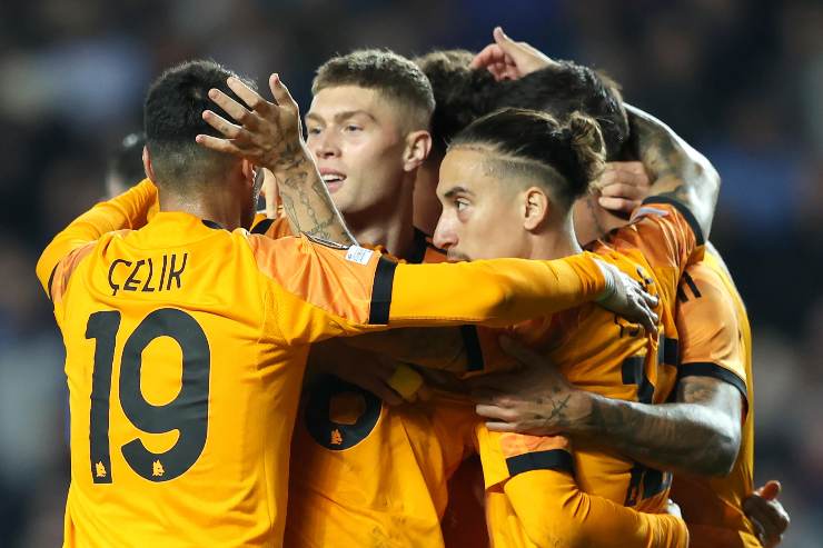 I calciatori della Roma esultano