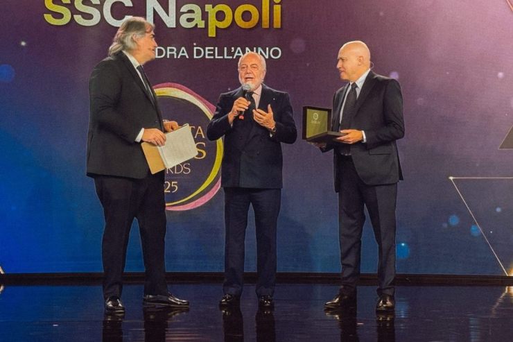 Aurelio De Laurentiis premiato durante un evento di Gazzetta