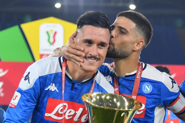 Jose Maria Callejon esulta con Lorenzo Insigne dopo la vittoria della Coppa Italia con il Napoli