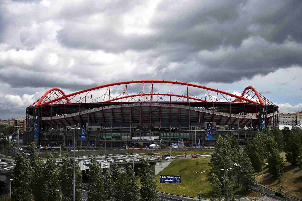 Foto che immortala lo stadio Da Luz del Benfica poche ore prima della finale di Champions League tra Atletico Madrid e Real Madrid nel 2014