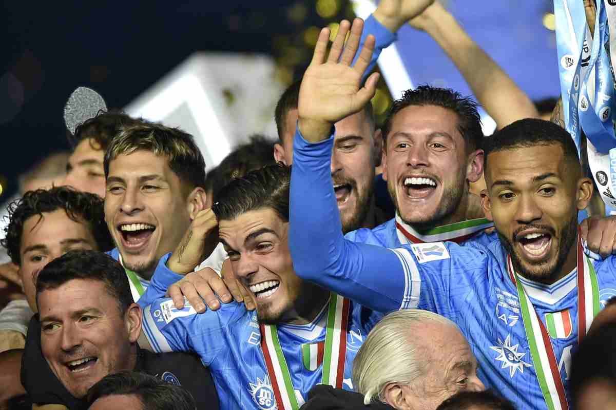 Giocatori del Napoli esultano dopo il successo in Supercoppa