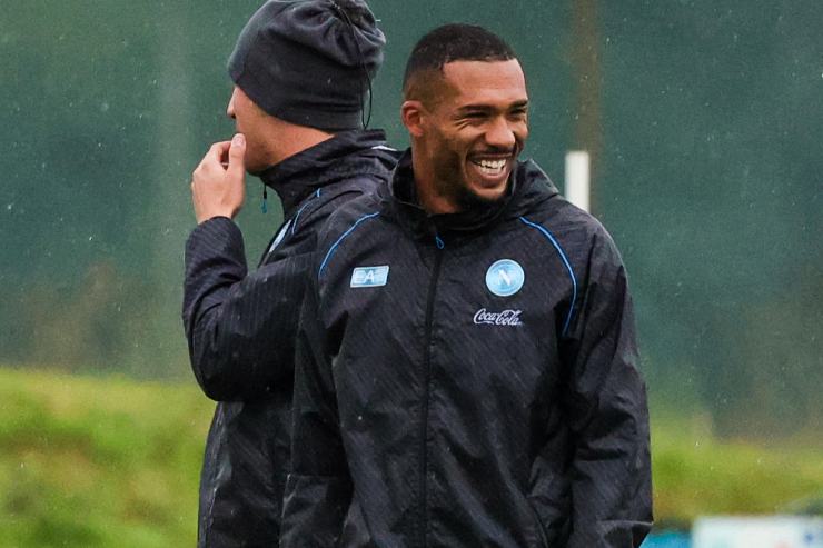 Juan Jesus in allenamento a Castel Volturno