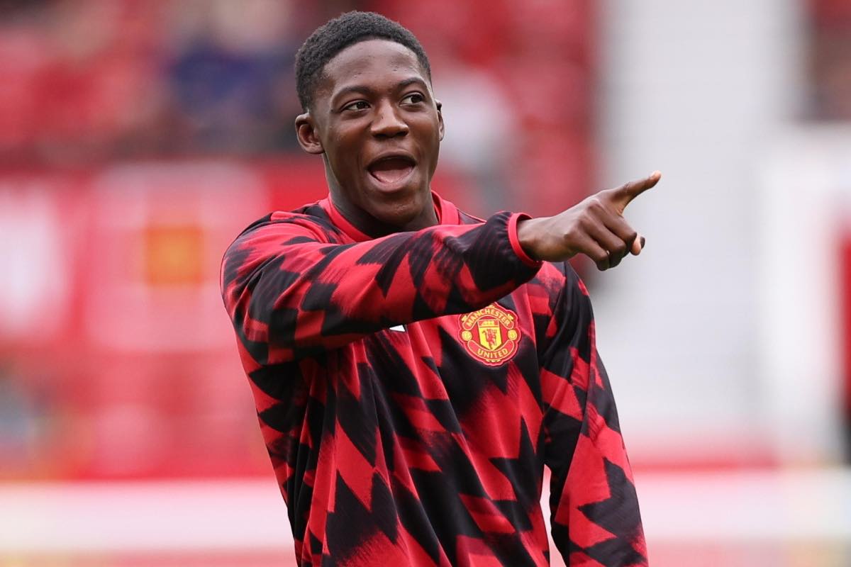 Kobbie Mainoo nella gara di Premier League