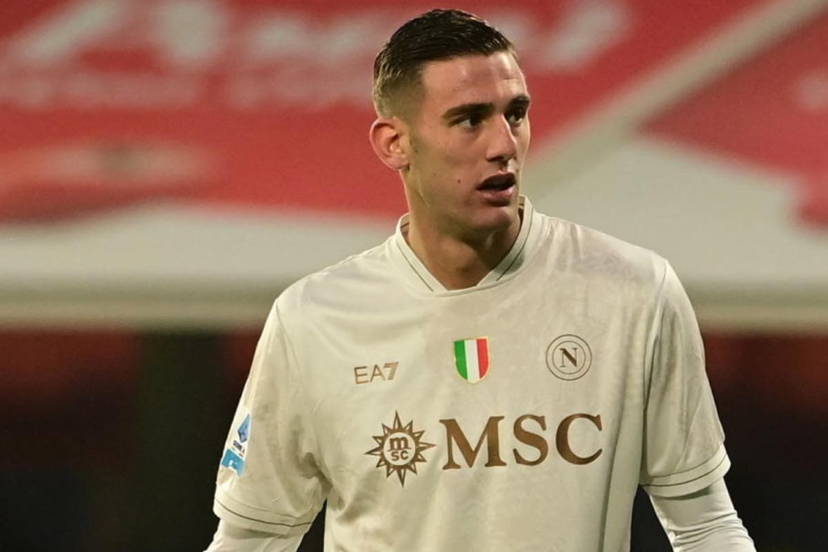 Lorenzo Lucca in campo per la Serie A 2025