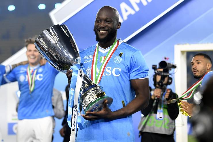 Lukaku con la Supercoppa italiana