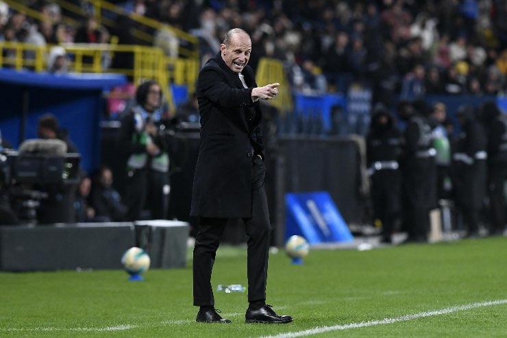 Massimiliano Allegri in campo per la semifinale di Supercoppa