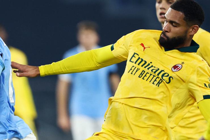 Ruben Loftus-Cheek in azione con la maglia del Milan durante una partita di Coppa Italia allo stadio Olimpico