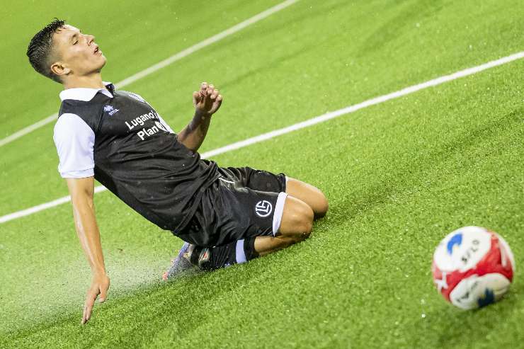 Mattia Zanotti durante una sfida di Europa League con la maglia del Lugano