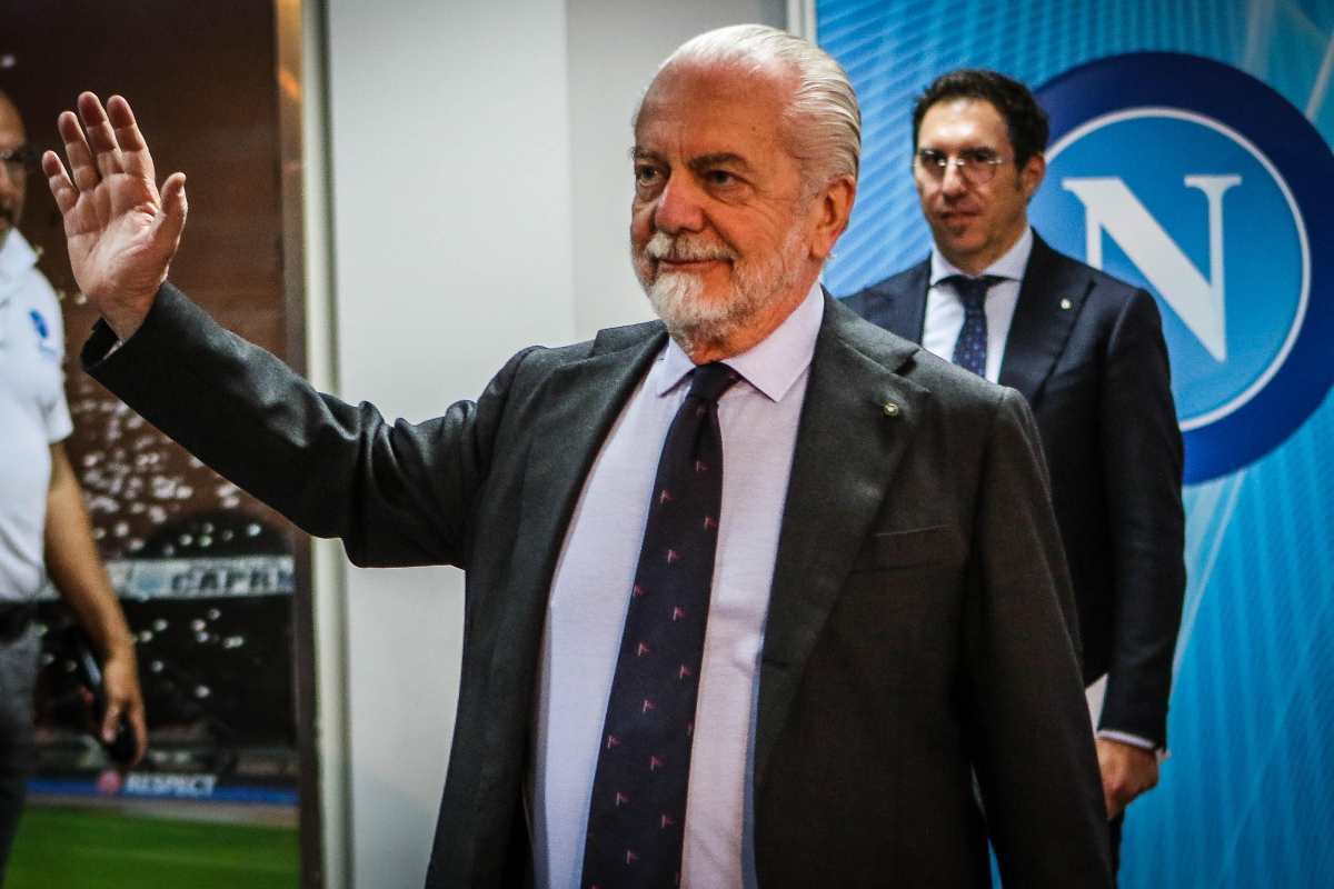 De Laurentiis saluta il pubblico