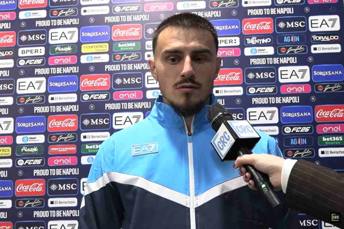 Eljif Elmas ai microfoni di Radio CRC