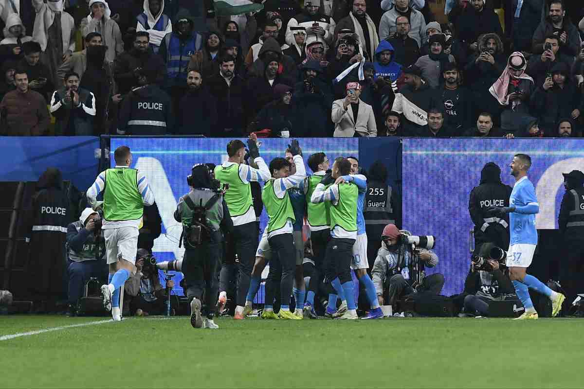 Il Napoli esulta al gol contro il Milan