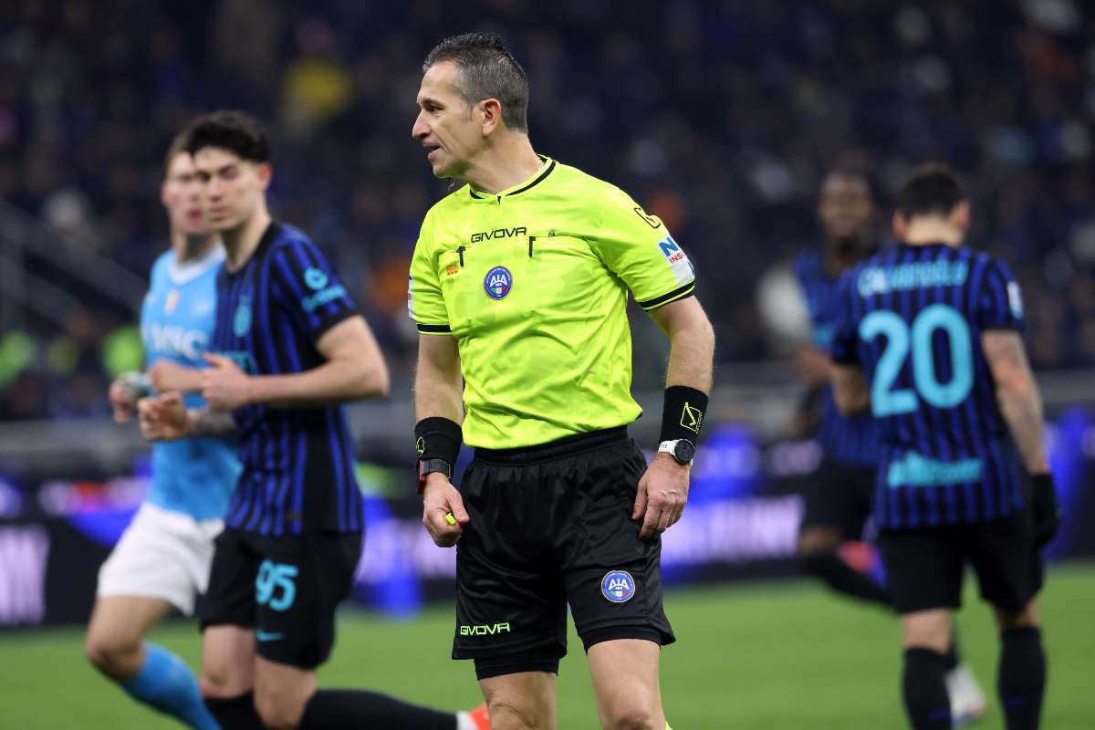 L'arbitro Doveri a San Siro durante la sfida di campionato tra Inter e Napoli