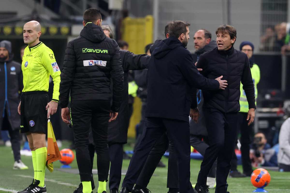 Antonio Conte furioso dopo l'assegnazione del rigore all'Inter contro il Napoli