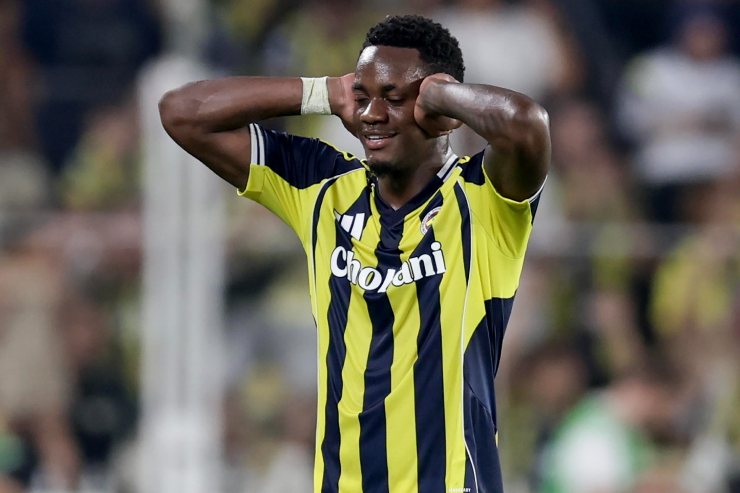 In foto Jhon Duran del Fenerbahce che esulta