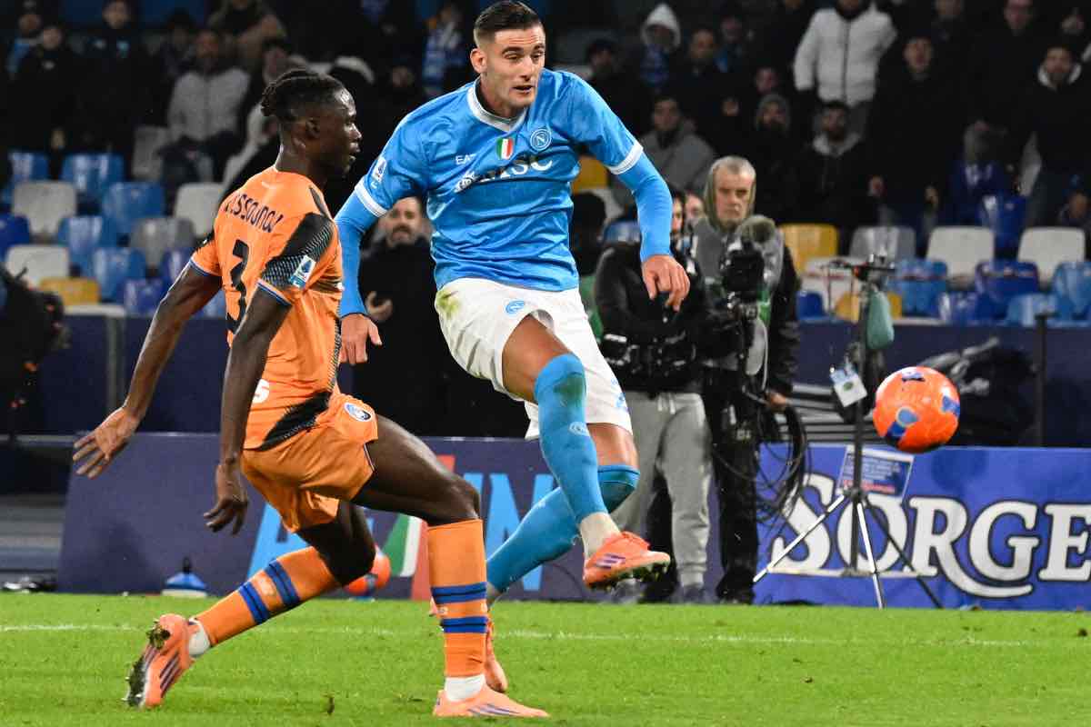 Lorenzo Lucca in campo per la Serie A 2025