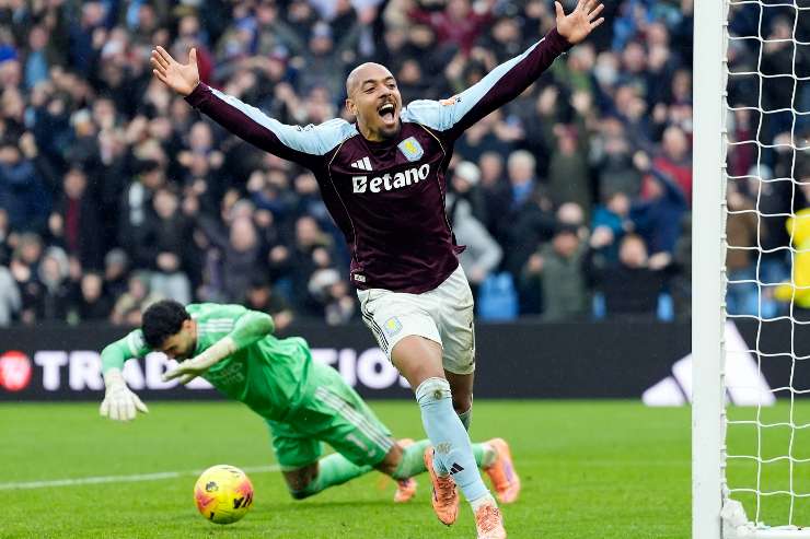 Malen in gol contro l'Arsenal