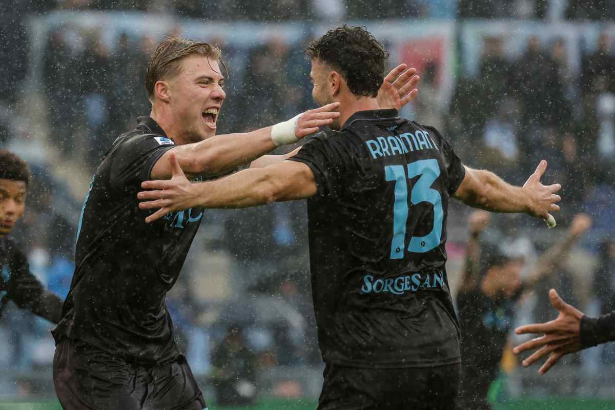 Rrahmani e Hojlund esultano per il gol