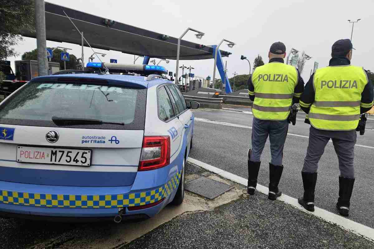 Scontri in autostrada tra alcuni tifosi della Lazio e alcuni tifosi del Napoli