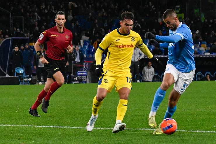 Spinazzola protegge palla da Giovane