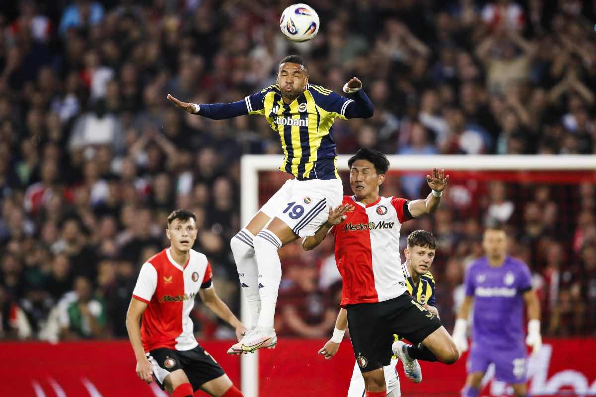 Youssef En-Nesyri in campo con il Fenerbahce