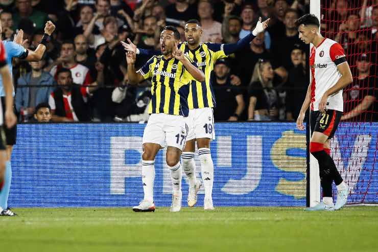 Youssef En-Nesyri in campo con il Fenerbahce