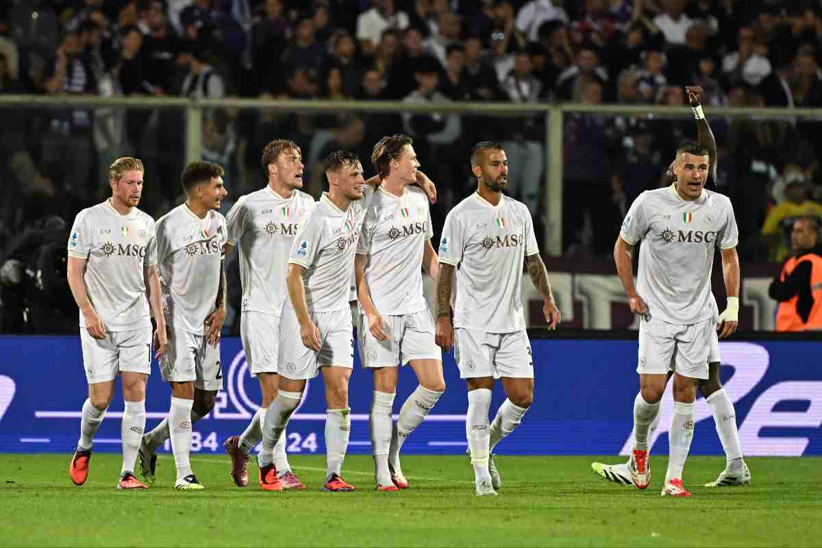 Il Napoli in campo: tra gli azzurri c'è Sam Beukema