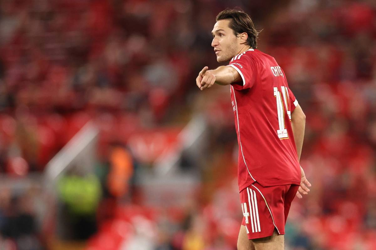 Chiesa dà indicazioni ai compagni in partita