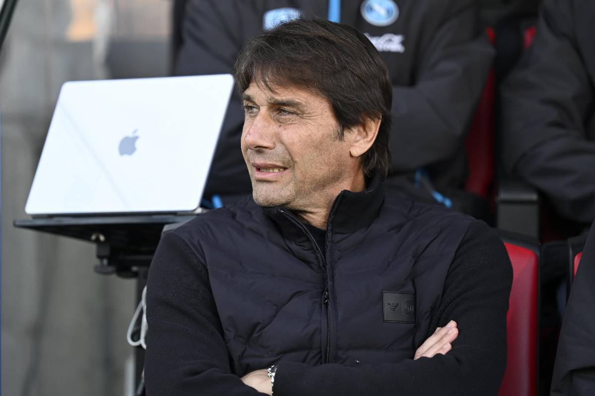 Antonio Conte in panchina con il Napoli