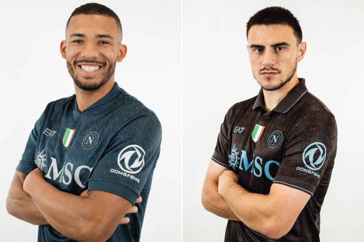 Juan Jesus e Elmas posano con le maglie del Napoli con il logo di Dongfeng