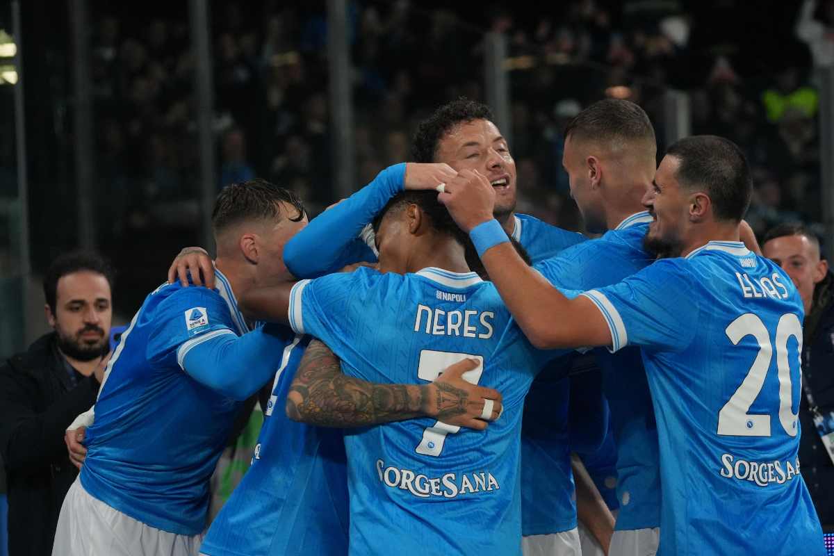 Il gruppo squadra del Napoli in primo piano