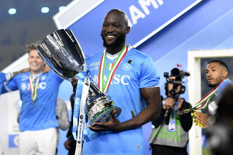 Lukaku festeggia la vittoria della Supercoppa Italiana