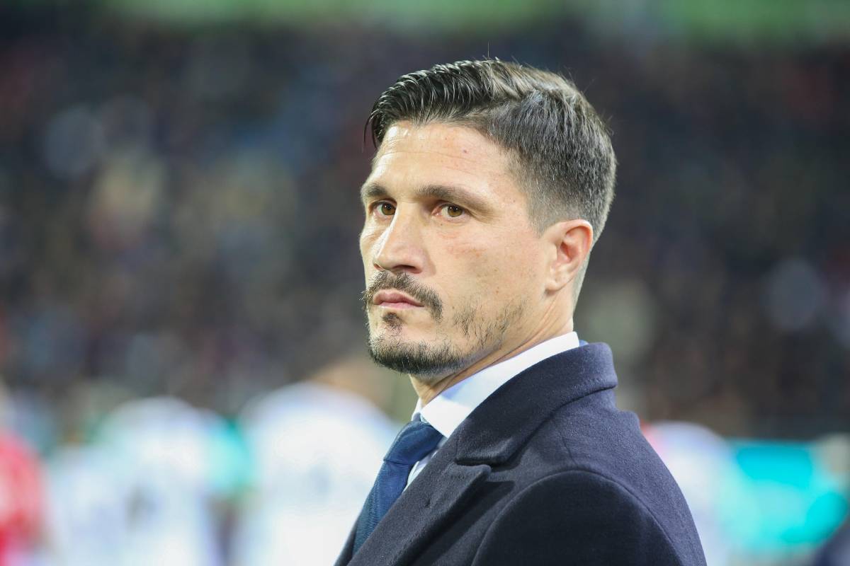 Pisacane concentrato mentre gioca il Cagliari