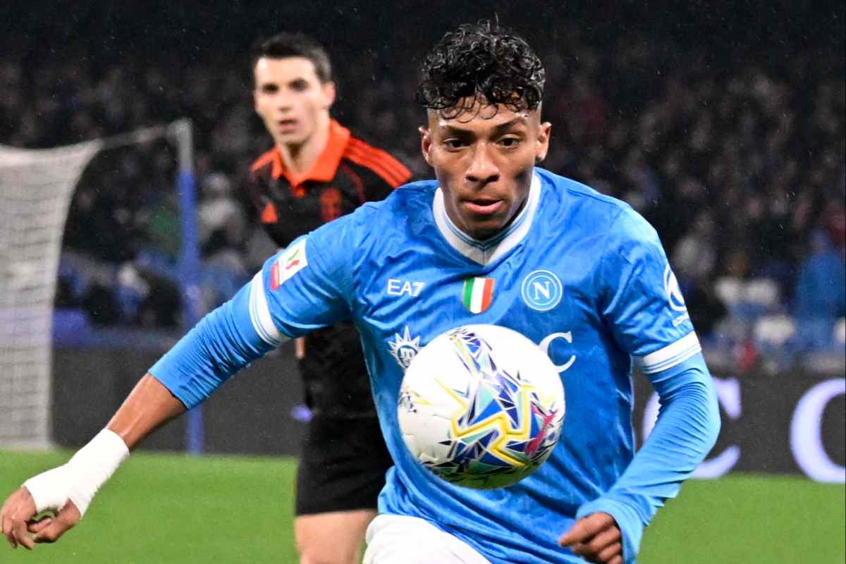 Alisson Santos in azione contro il Como