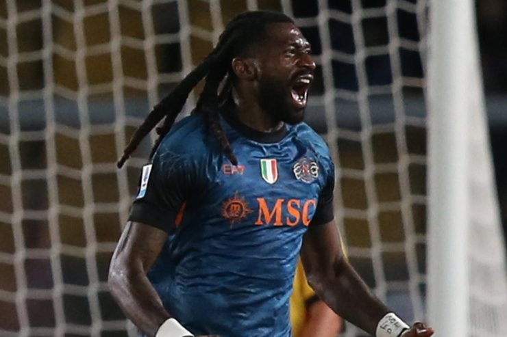 Anguissa esulta dopo una rete