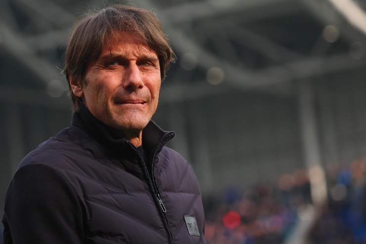 Antonio Conte in campo per il Napoli