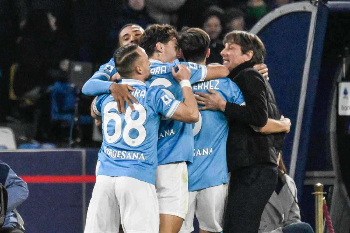 Conte esulta con i suoi calciatori