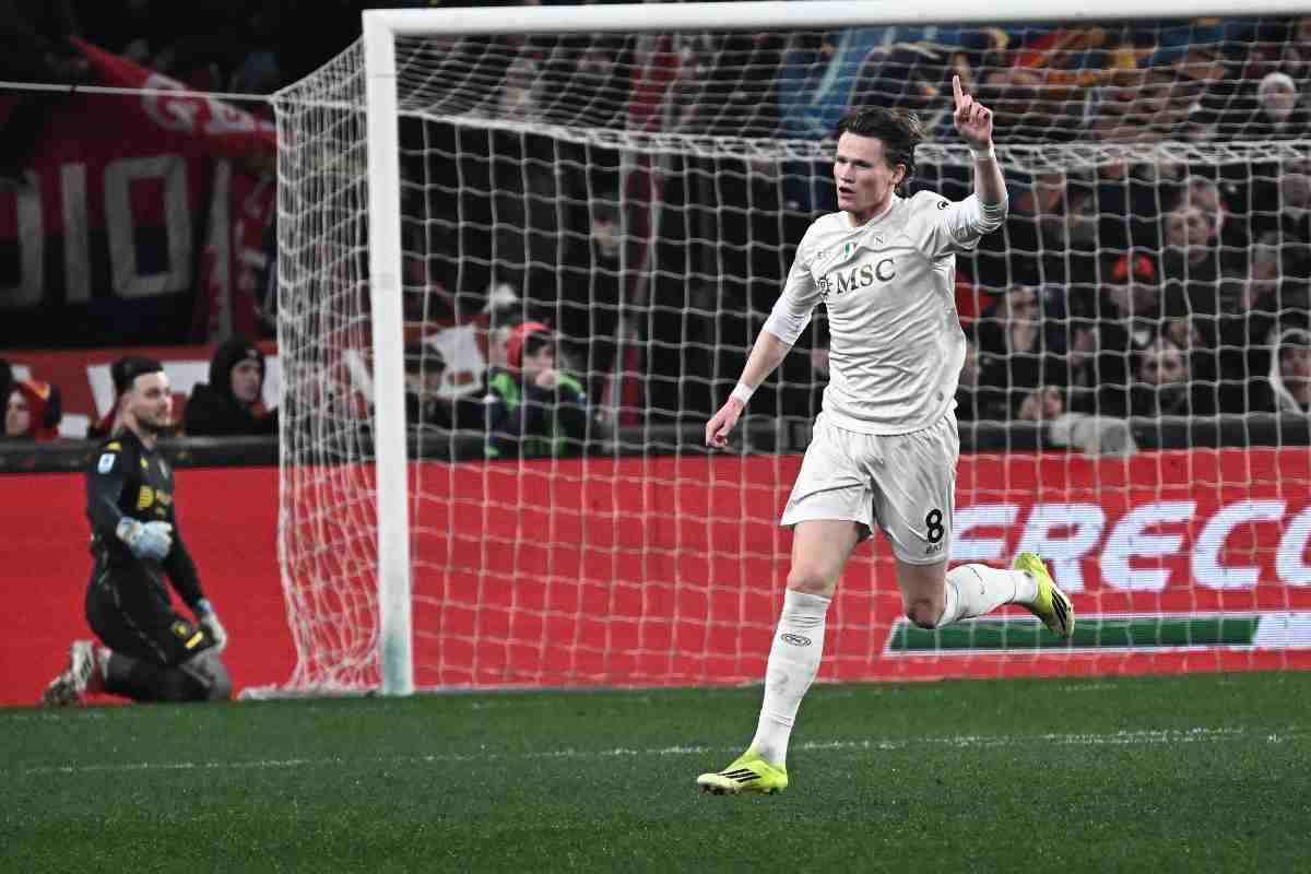 McTominay esulta dopo un gol a Marassi