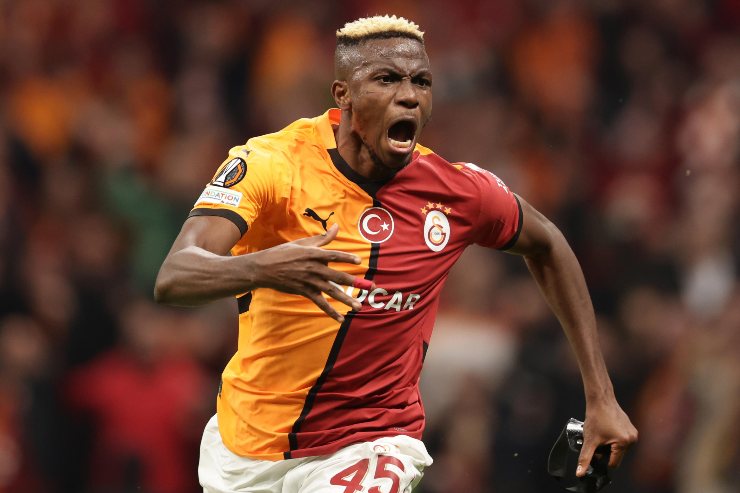 Victor Osimhen, in maglia Galatasaray, esulta dopo un gol