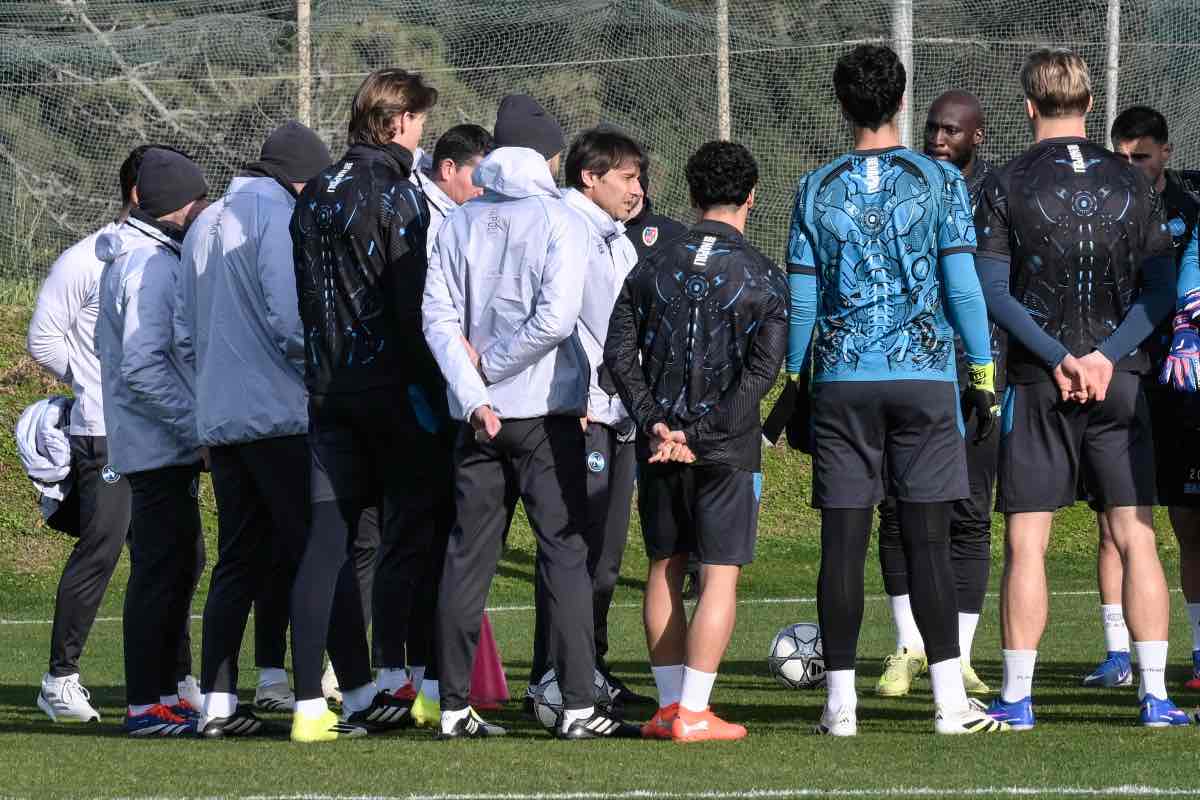 Squadra del Napoli in allenamento per la sfida contro il Chelsea