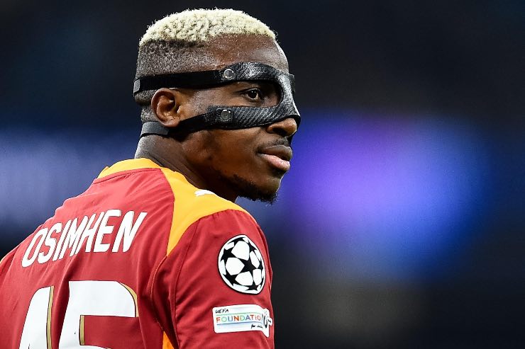 Victor Osimhen in campo per la Champions League